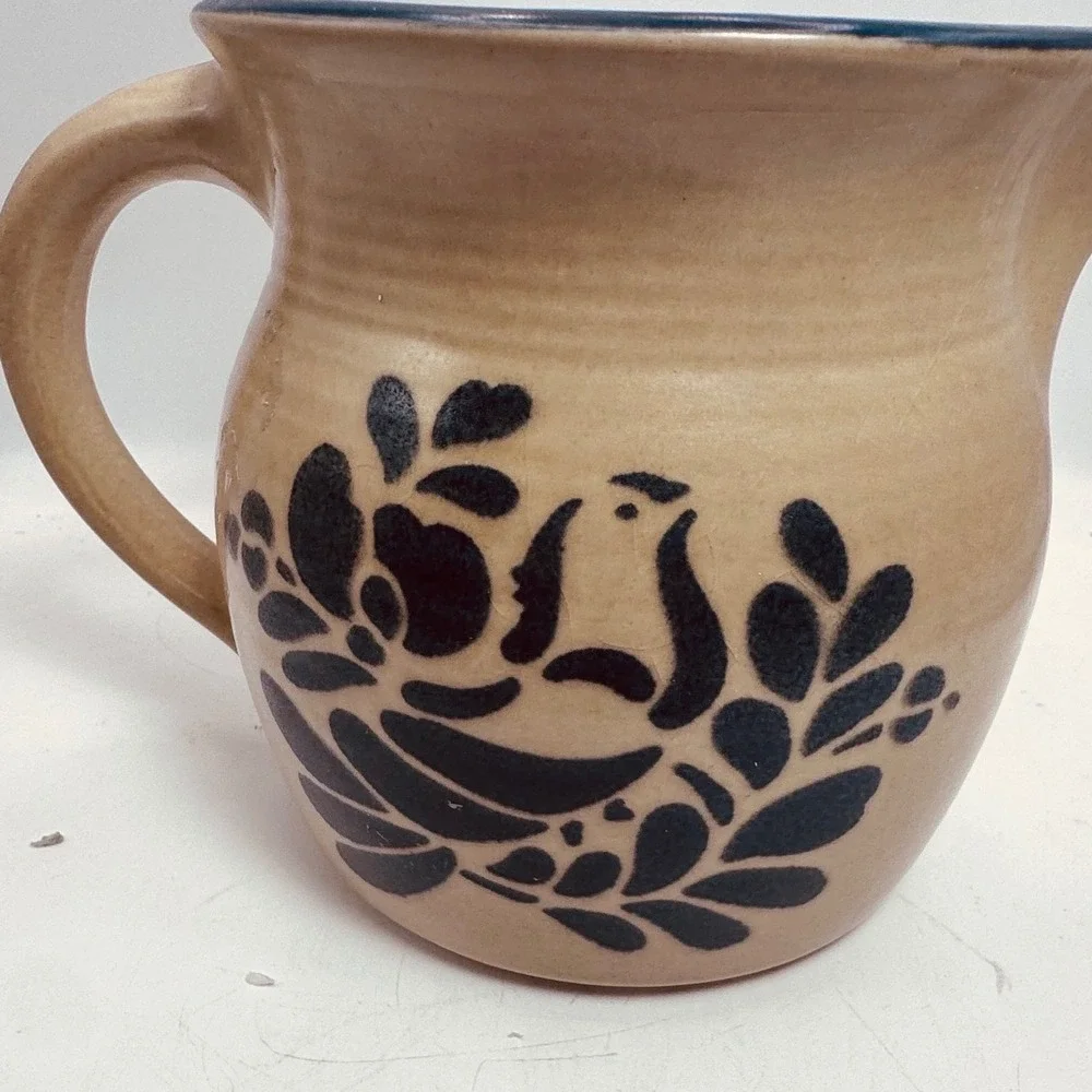 Pfaltzgraff Yorktowne Stoneware Pitcher 48 oz Blue Bird Floral Tan‎ 550 Vintage